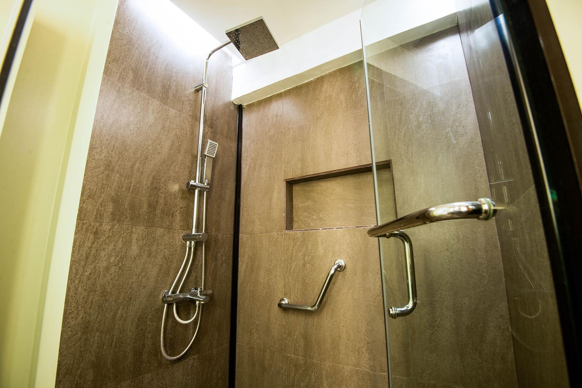 דיפולוג Ariana Hotel מראה חיצוני תמונה